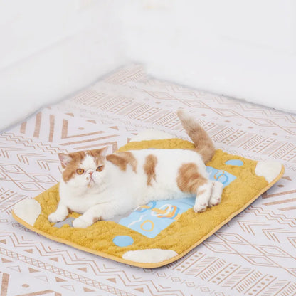 Katzenbett Im Kissen-Design mit Spielzeug für Gemütliche Ruhepausen