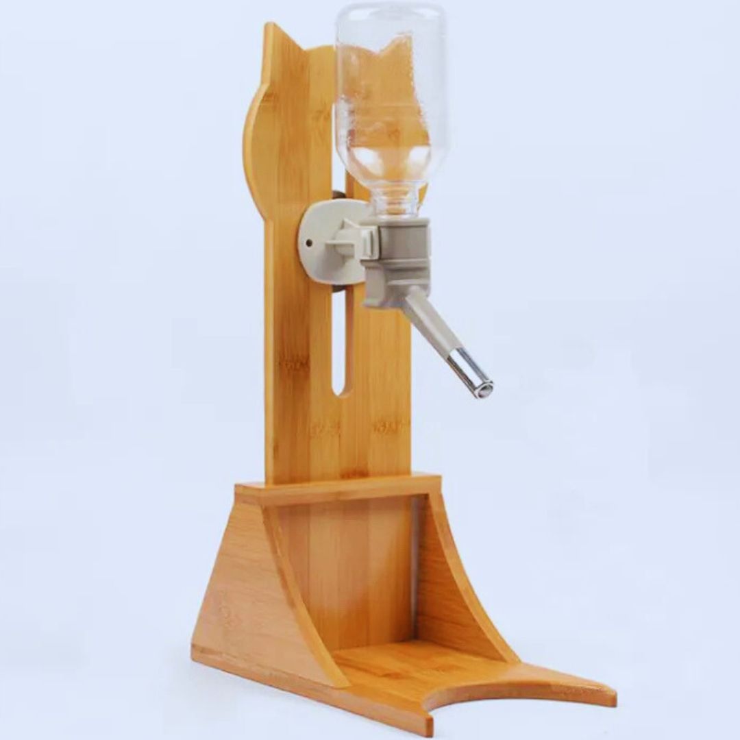 Wasserspender für Katzen und Hunde – Automatischer Trinker mit Flasche und Holzständer