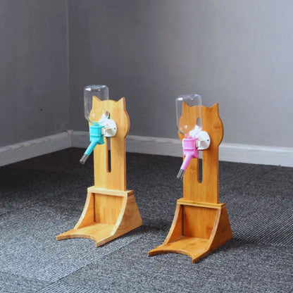 Wasserspender für Katzen und Hunde – Automatischer Trinker mit Flasche und Holzständer
