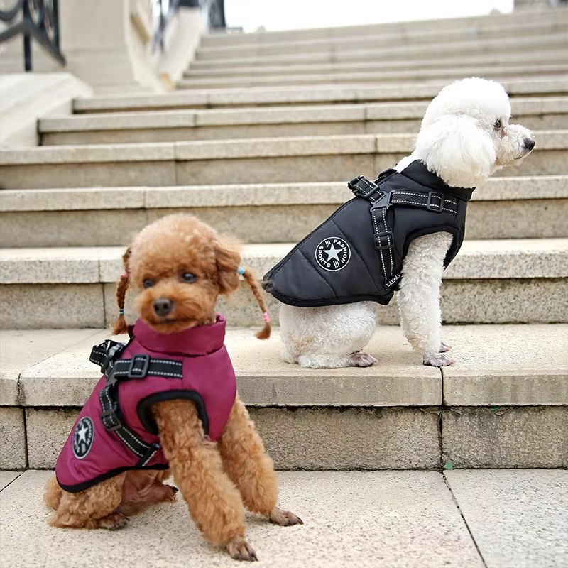 Wind- und Wasserdichte Hundejacke mit integriertem Geschirr