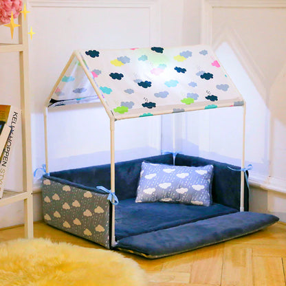 Fleece-Schlafmatte mit Dach und Kuschelkissen