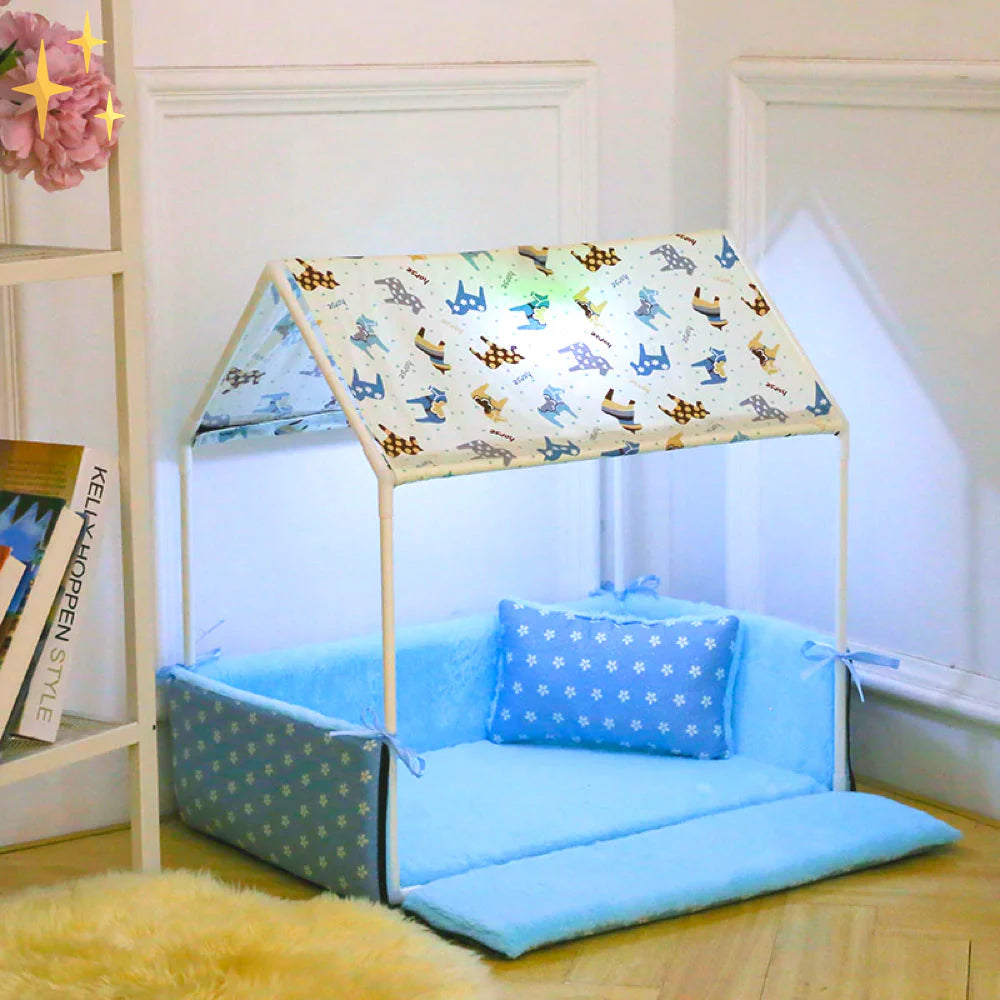 Fleece-Schlafmatte mit Dach und Kuschelkissen