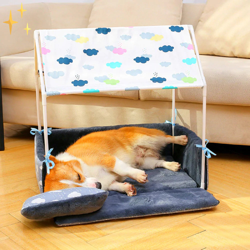Fleece-Schlafmatte mit Dach und Kuschelkissen